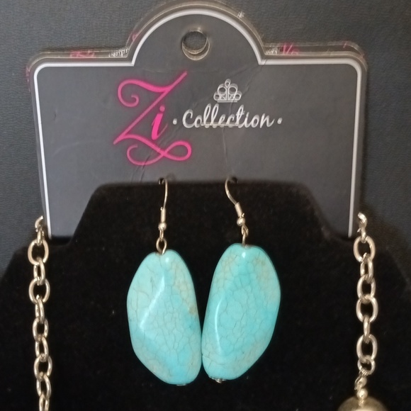 Paparazzi Zi Collection Turquoise Necklace set. - Picture 2 of 5